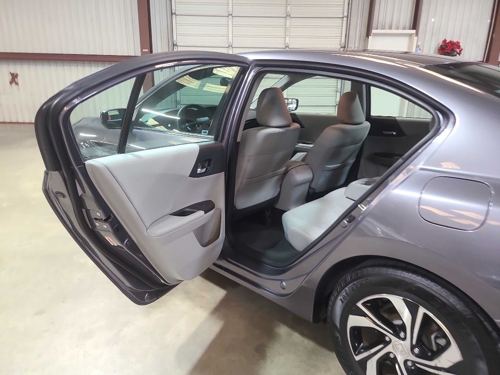 2017 Honda Accord Image 22