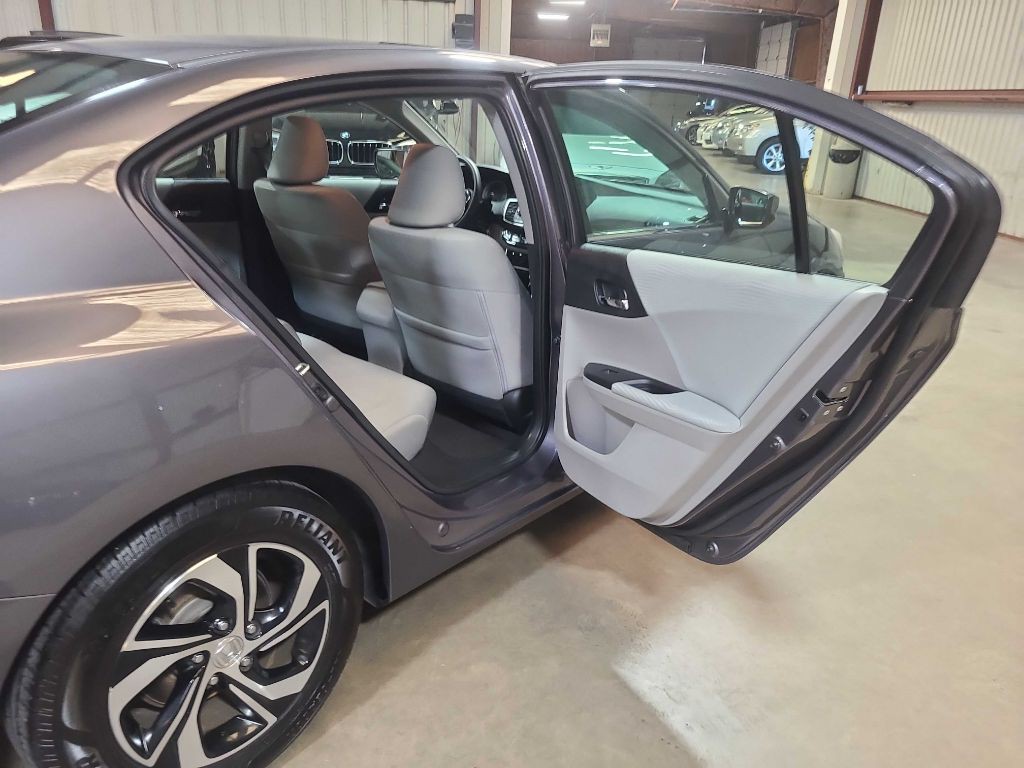 2017 Honda Accord Image 24
