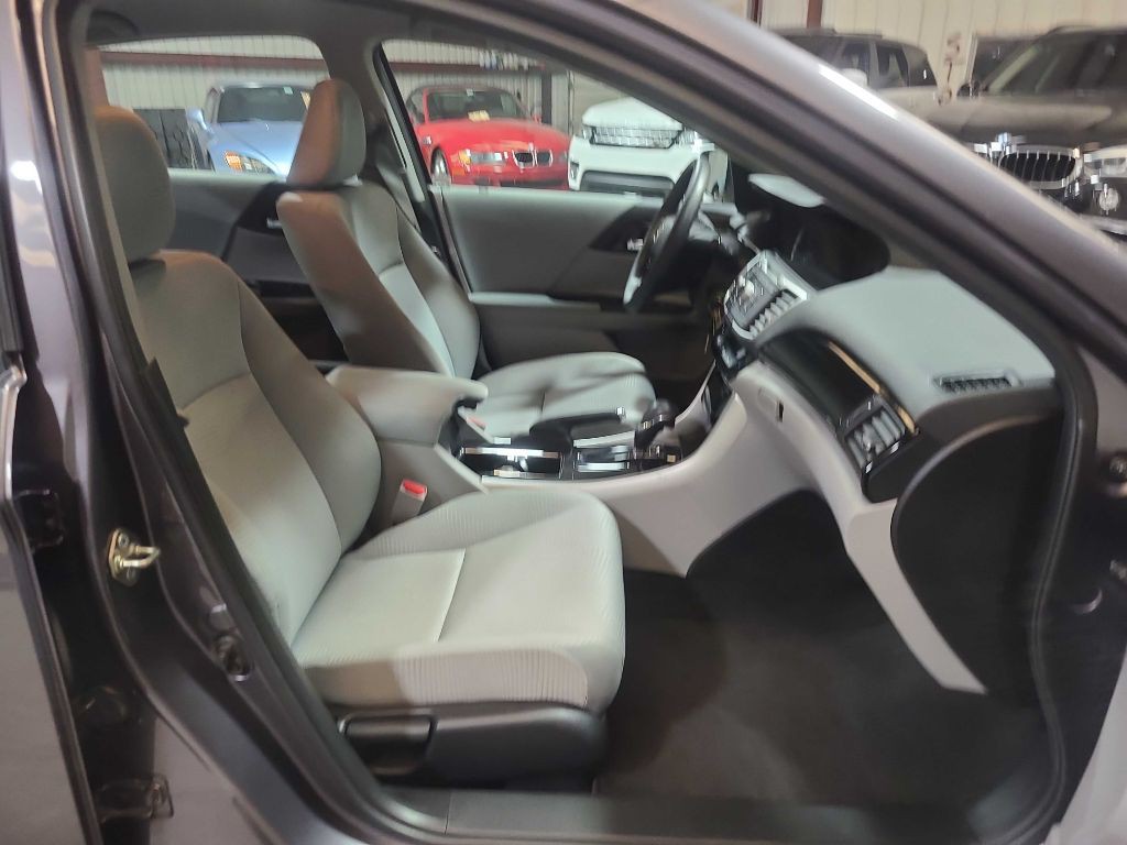 2017 Honda Accord Image 27