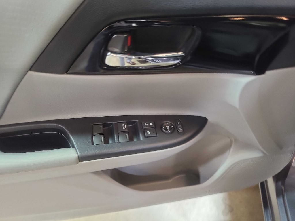 2017 Honda Accord Image 29