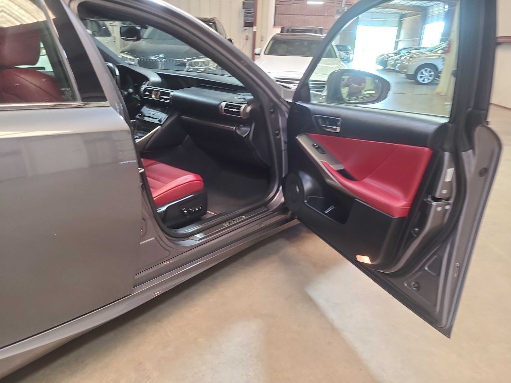 2016 Lexus IS Image 29