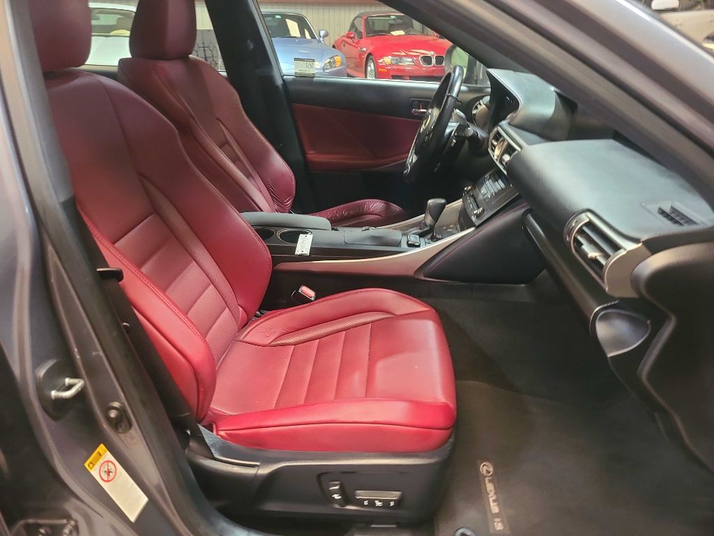 2016 Lexus IS Image 30