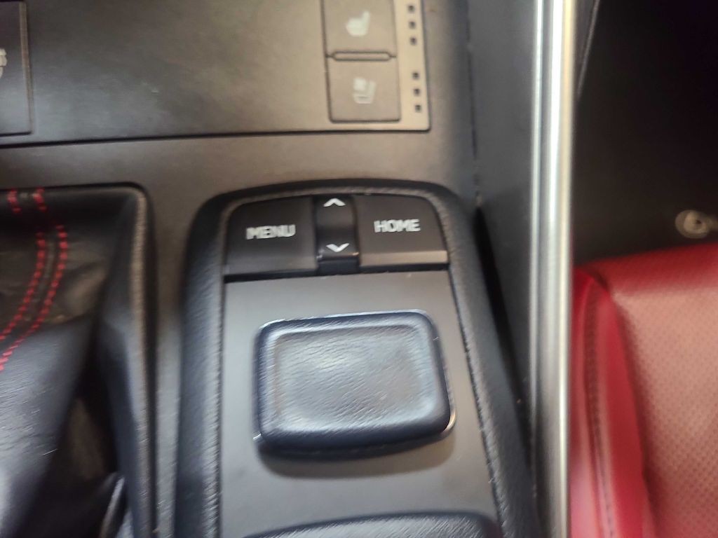 2016 Lexus IS Image 38