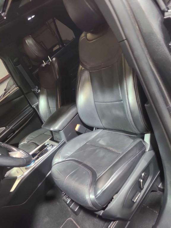 2020 Ford Explorer Image 24