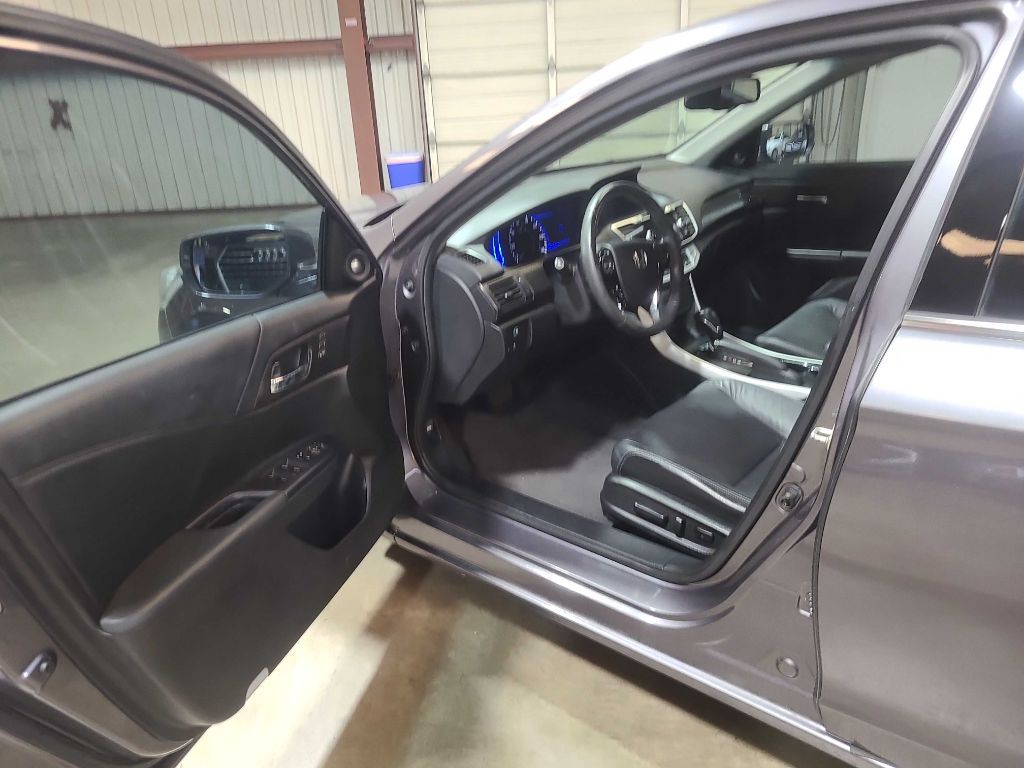 2015 Honda Accord Image 20