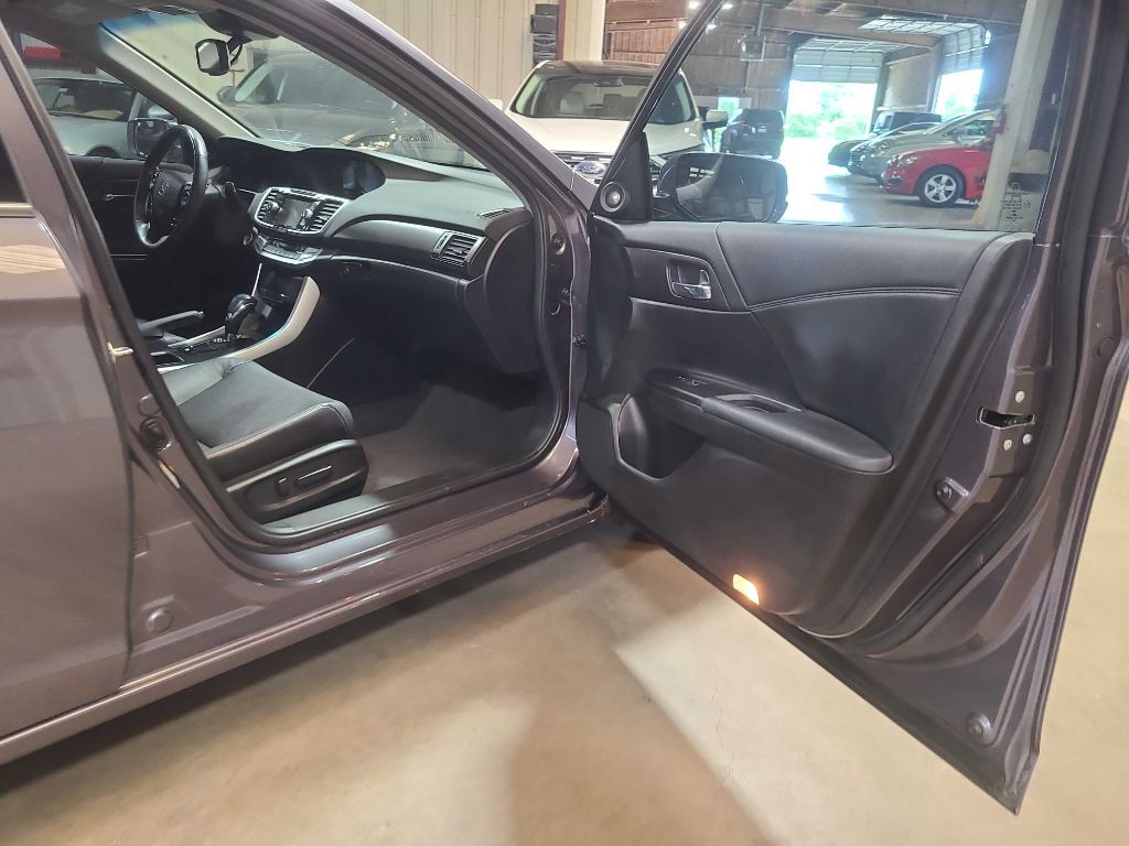 2015 Honda Accord Image 25