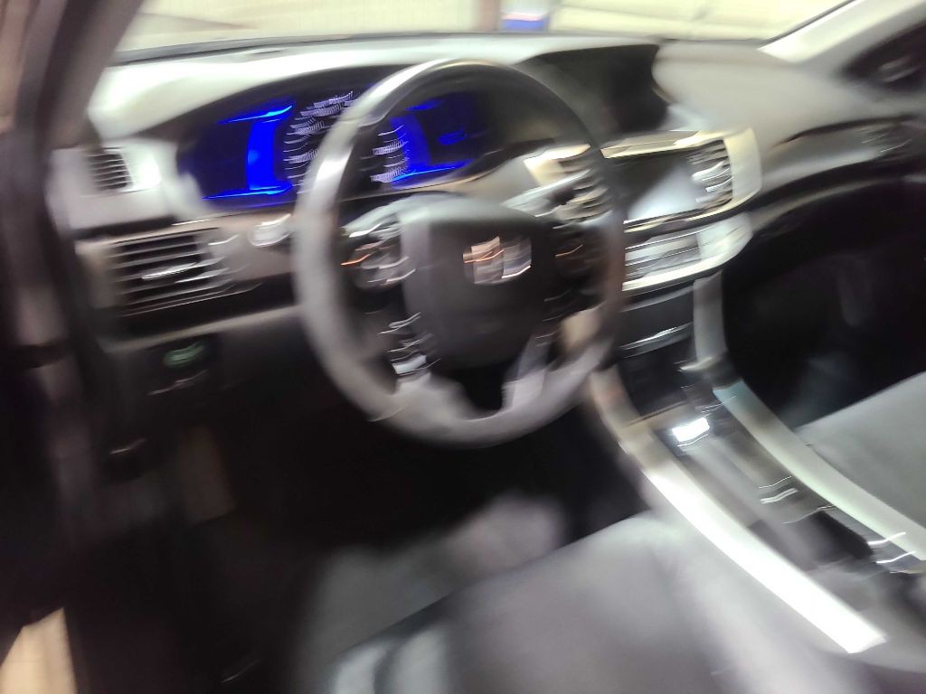 2015 Honda Accord Image 28