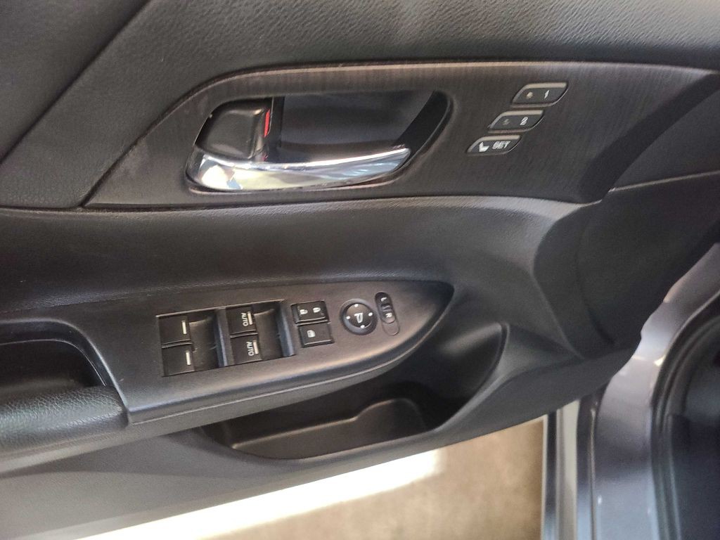 2015 Honda Accord Image 29
