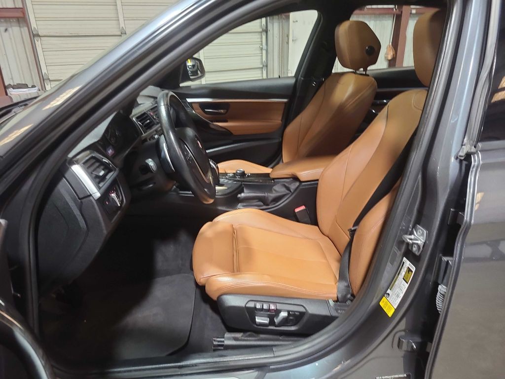 2016 BMW 3 Series Image 21