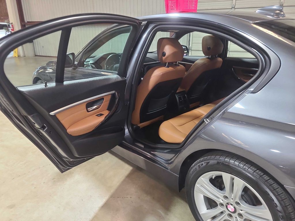 2016 BMW 3 Series Image 24