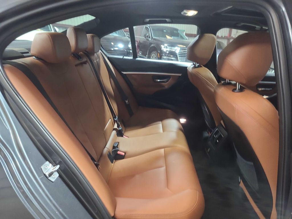 2016 BMW 3 Series Image 29