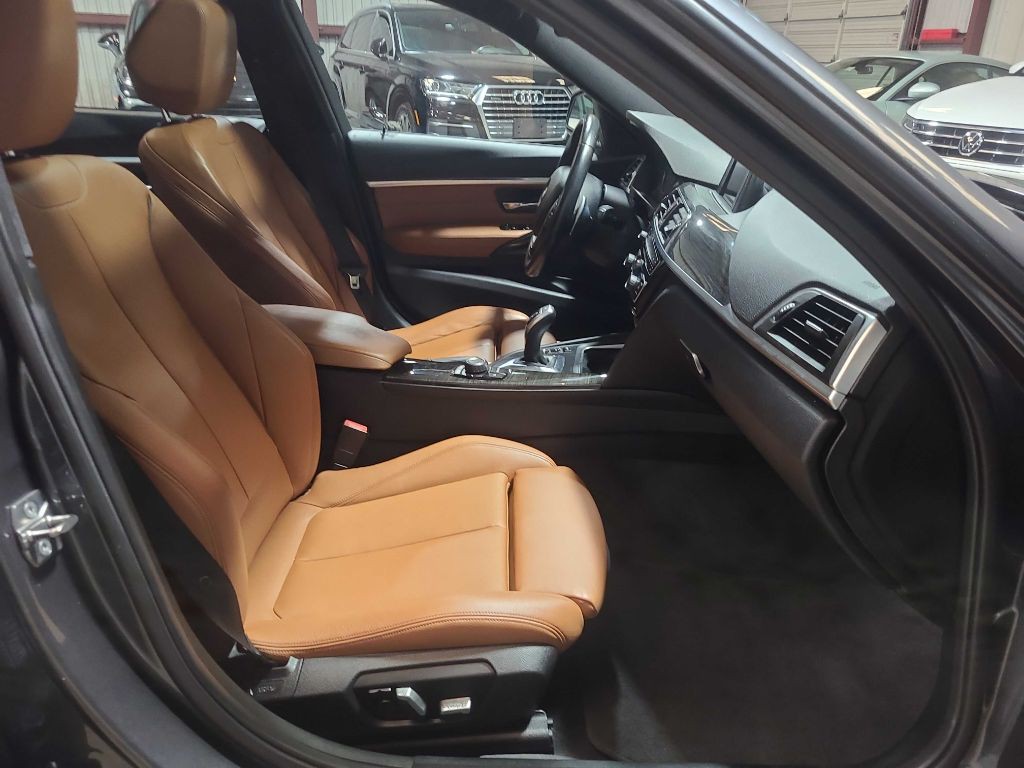 2016 BMW 3 Series Image 31