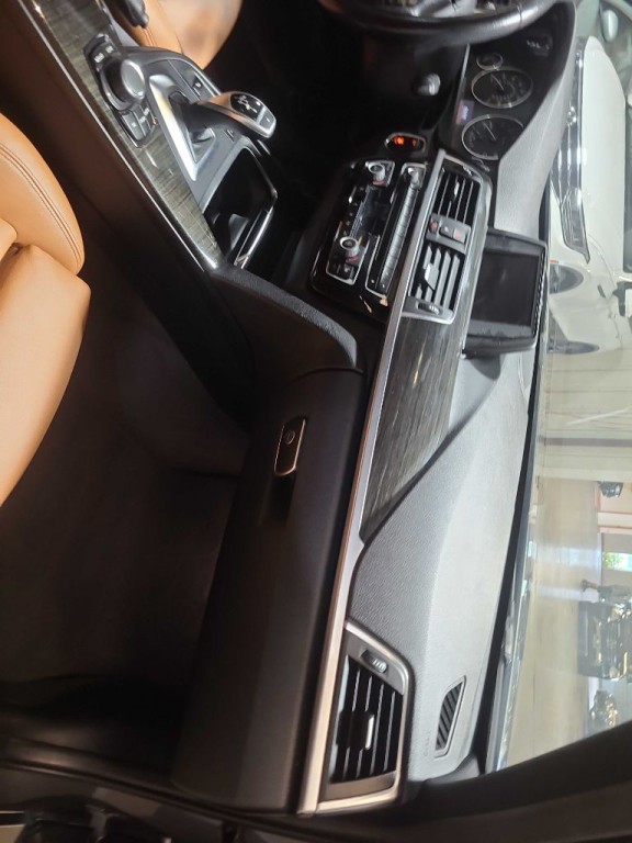 2016 BMW 3 Series Image 32