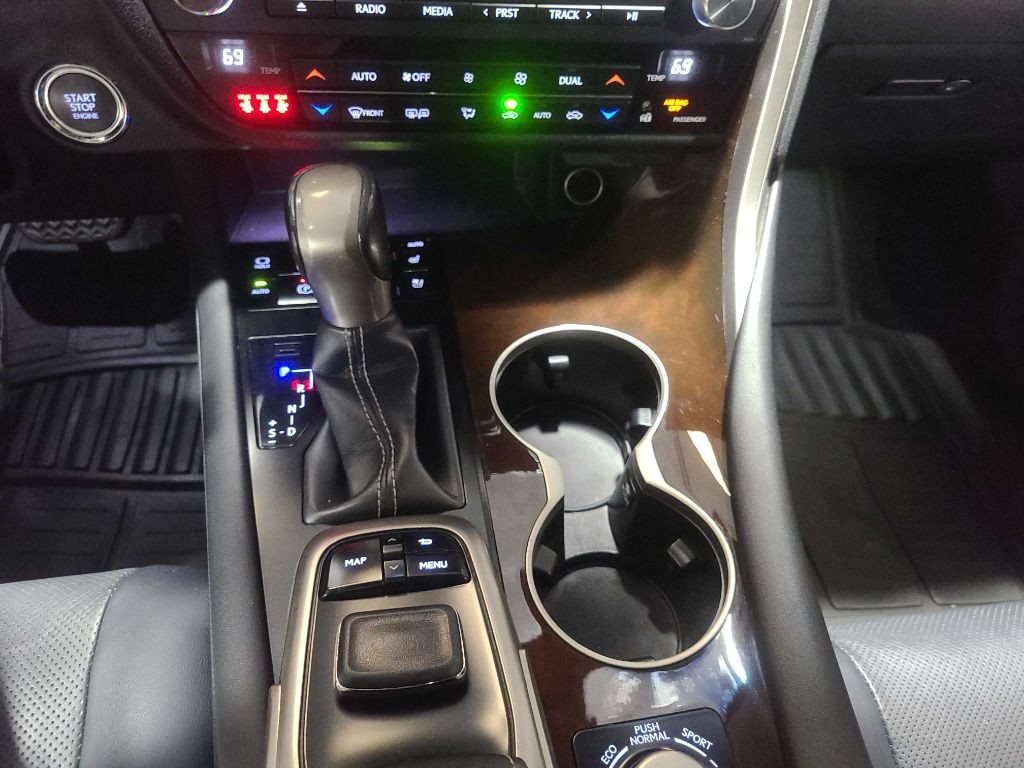 2019 Lexus RX Image 42