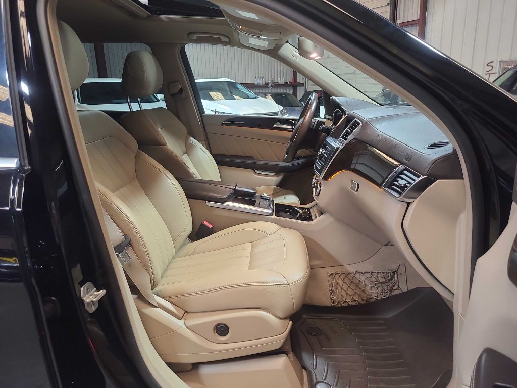 2015 Mercedes-Benz GL-Class Image 32