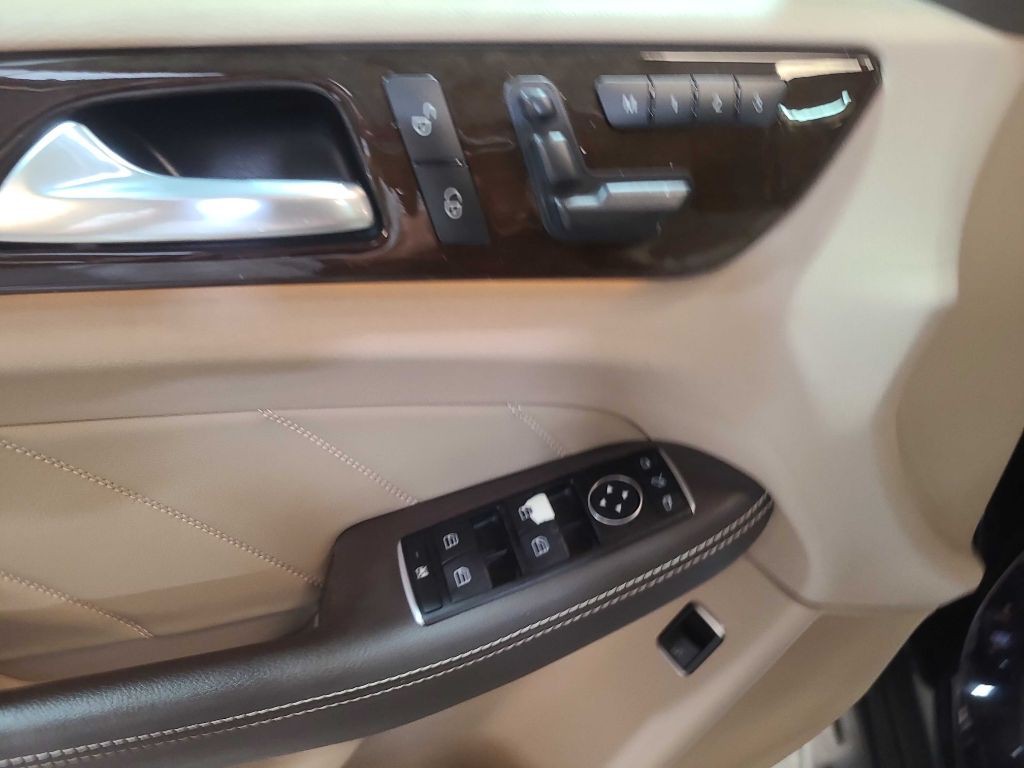 2015 Mercedes-Benz GL-Class Image 39