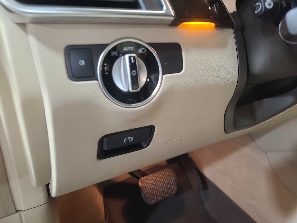 2015 Mercedes-Benz GL-Class Image 40