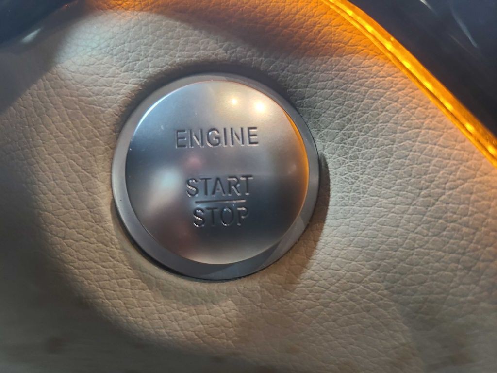 2015 Mercedes-Benz GL-Class Image 42