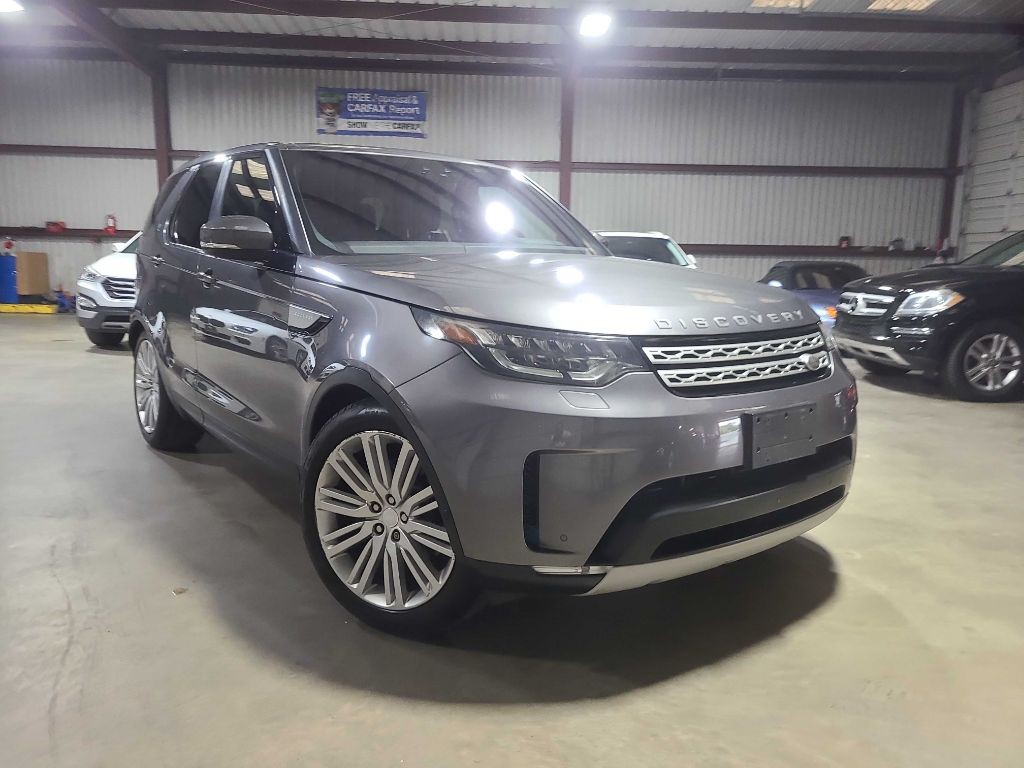 2017 Land Rover Discovery Image 2