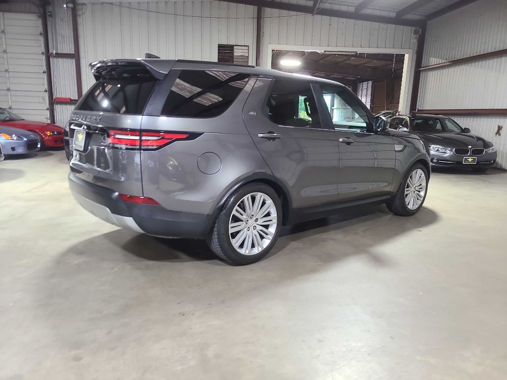 2017 Land Rover Discovery Image 10