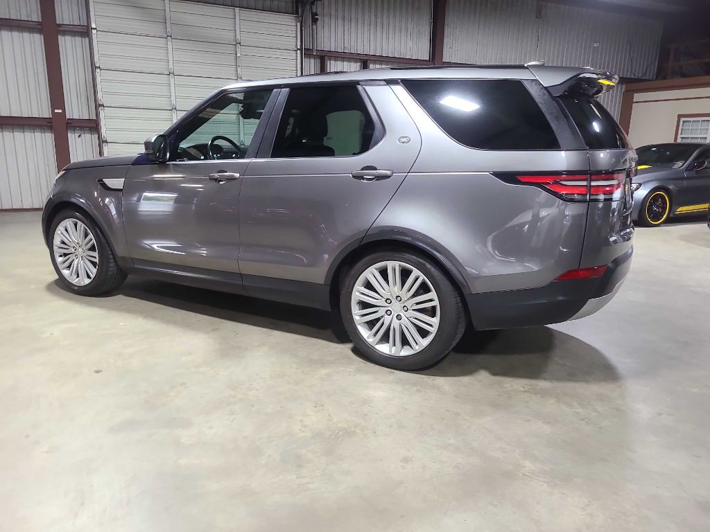 2017 Land Rover Discovery Image 13