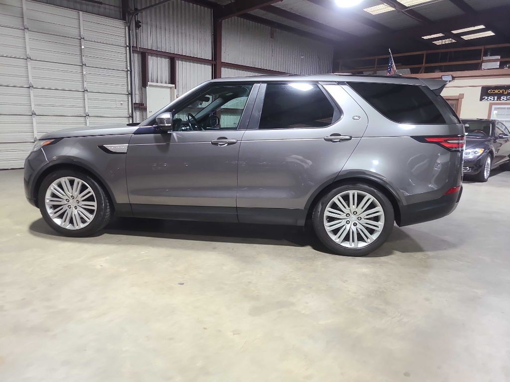 2017 Land Rover Discovery Image 15