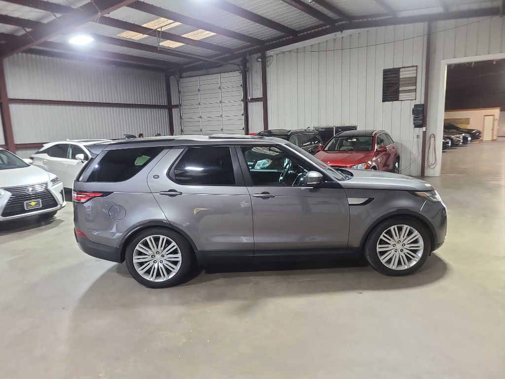 2017 Land Rover Discovery Image 21