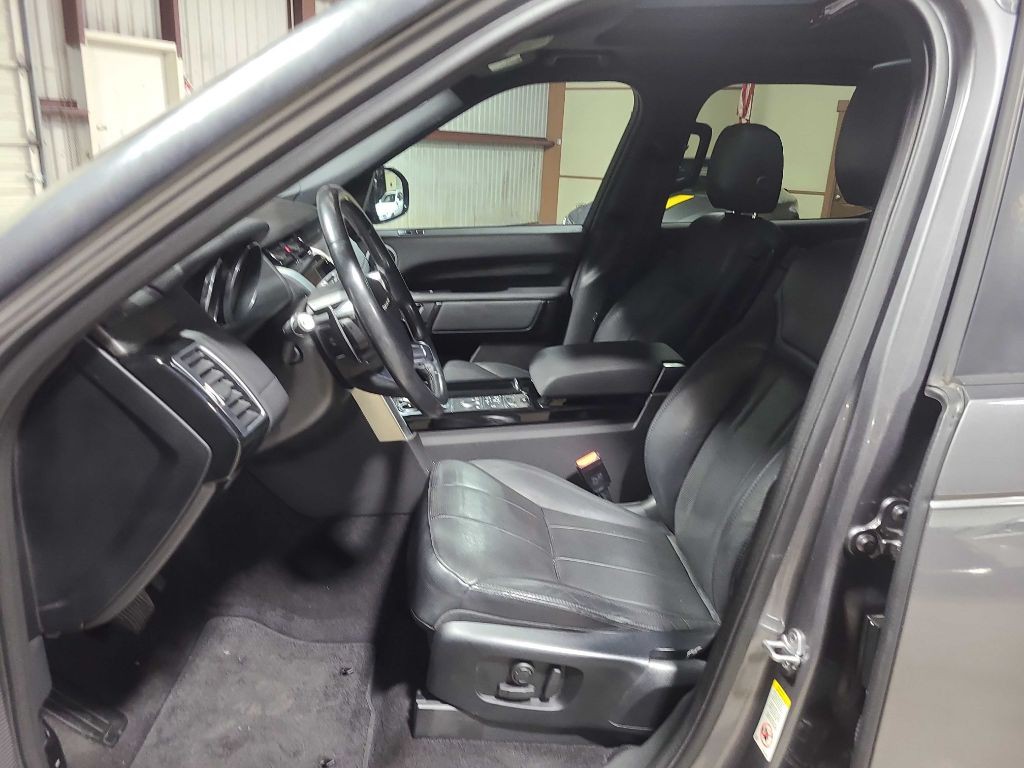 2017 Land Rover Discovery Image 24