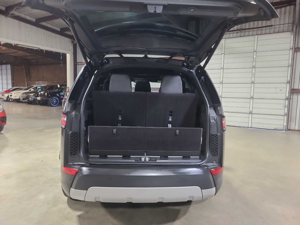 2017 Land Rover Discovery Image 28
