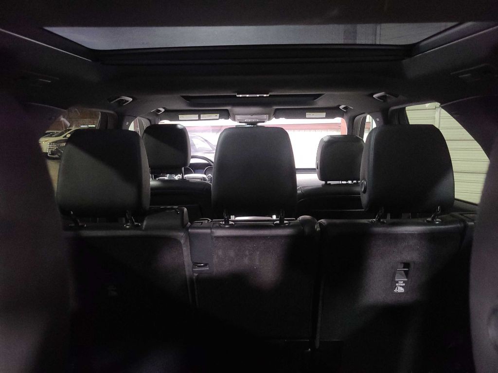 2017 Land Rover Discovery Image 29