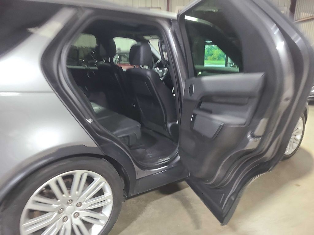2017 Land Rover Discovery Image 31