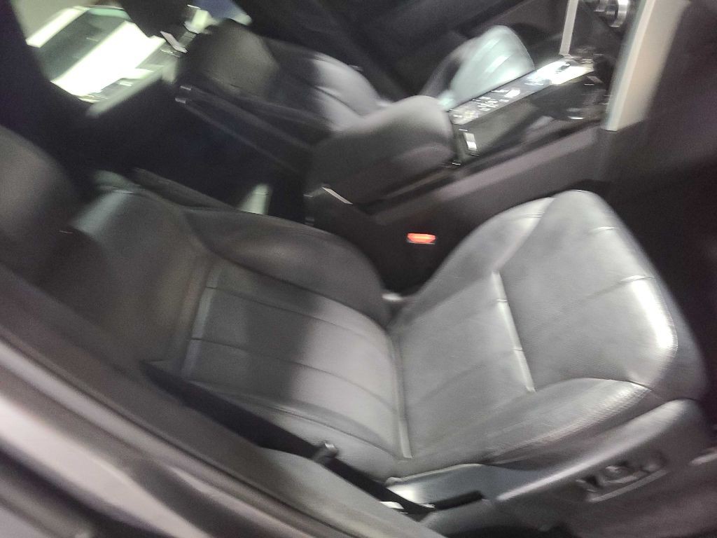 2017 Land Rover Discovery Image 35
