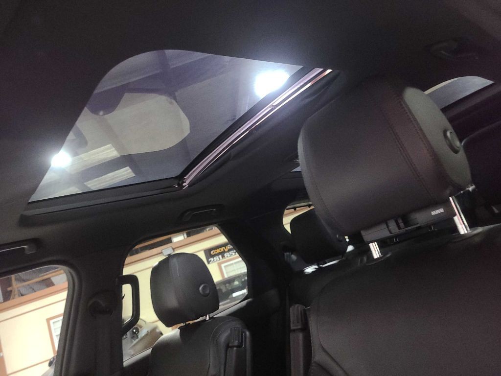 2017 Land Rover Discovery Image 50