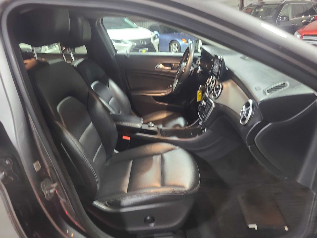 2015 Mercedes-Benz GLA-Class Image 32