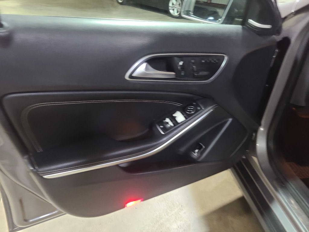 2015 Mercedes-Benz GLA-Class Image 36