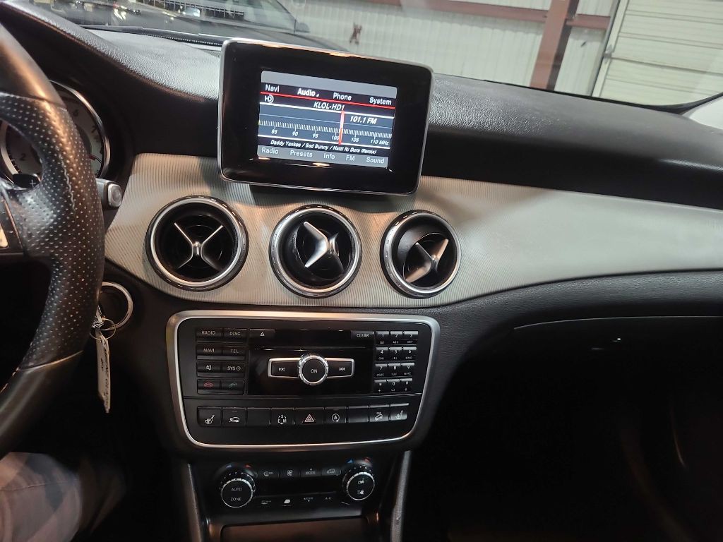 2015 Mercedes-Benz GLA-Class Image 37