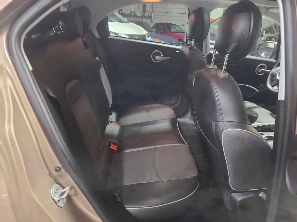 2017 FIAT 500 Image 25