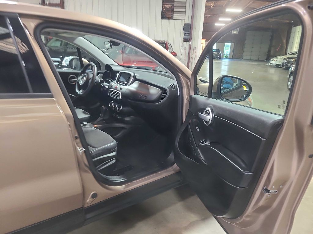 2017 FIAT 500 Image 27