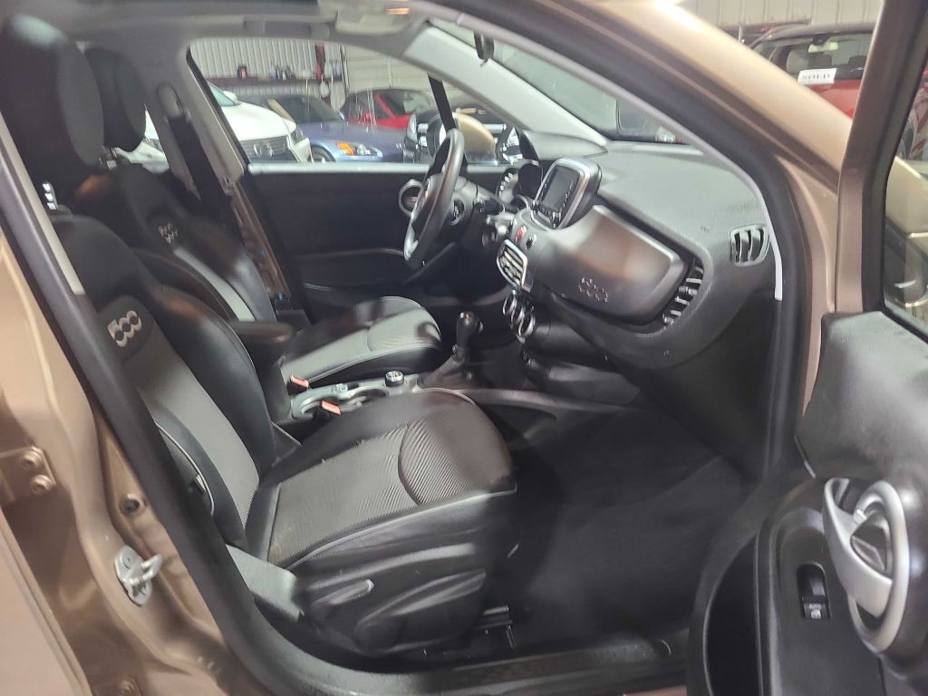 2017 FIAT 500 Image 29