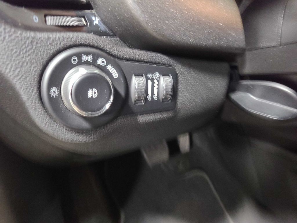 2017 FIAT 500 Image 30
