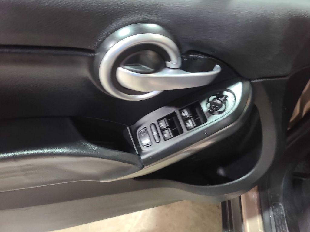 2017 FIAT 500 Image 32