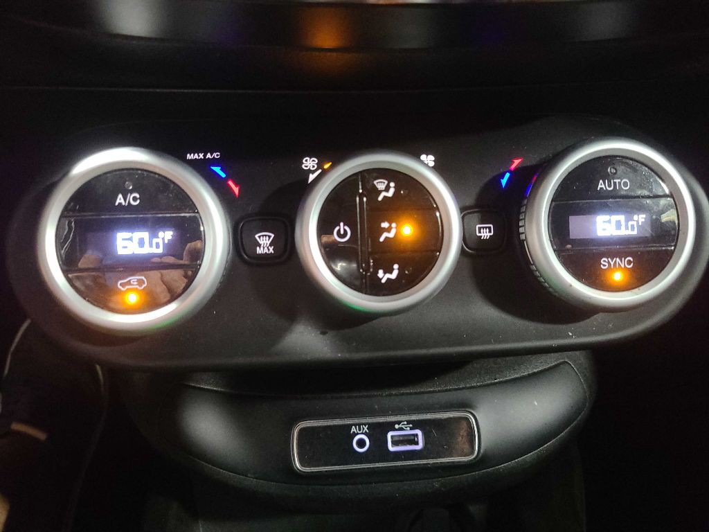 2017 FIAT 500 Image 37