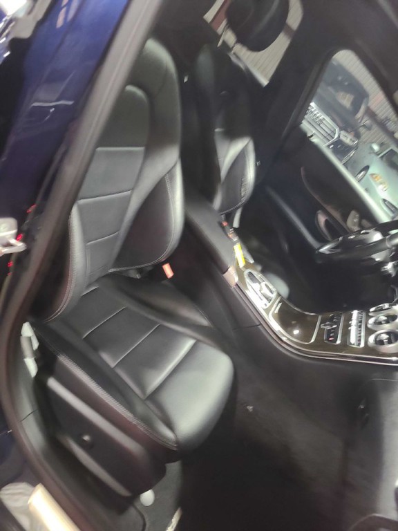 2017 Mercedes-Benz C-Class Image 32