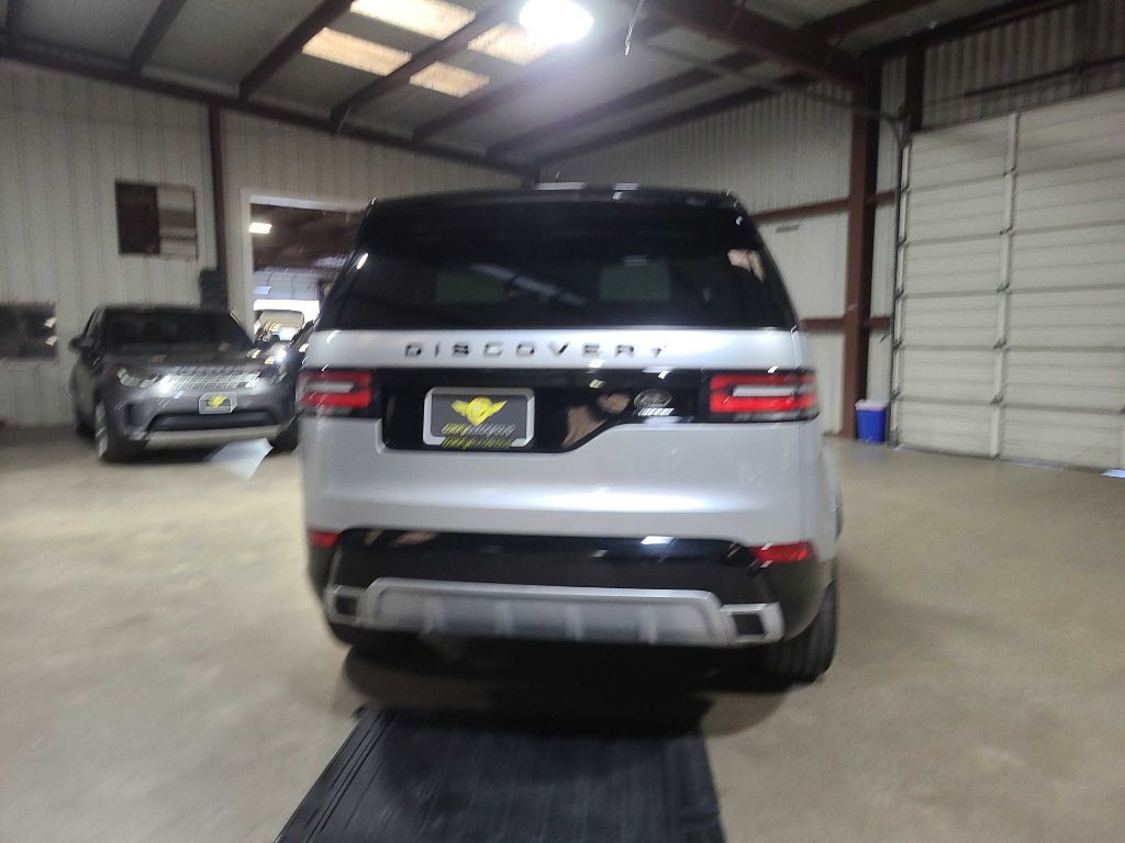 2020 Land Rover Discovery Image 10