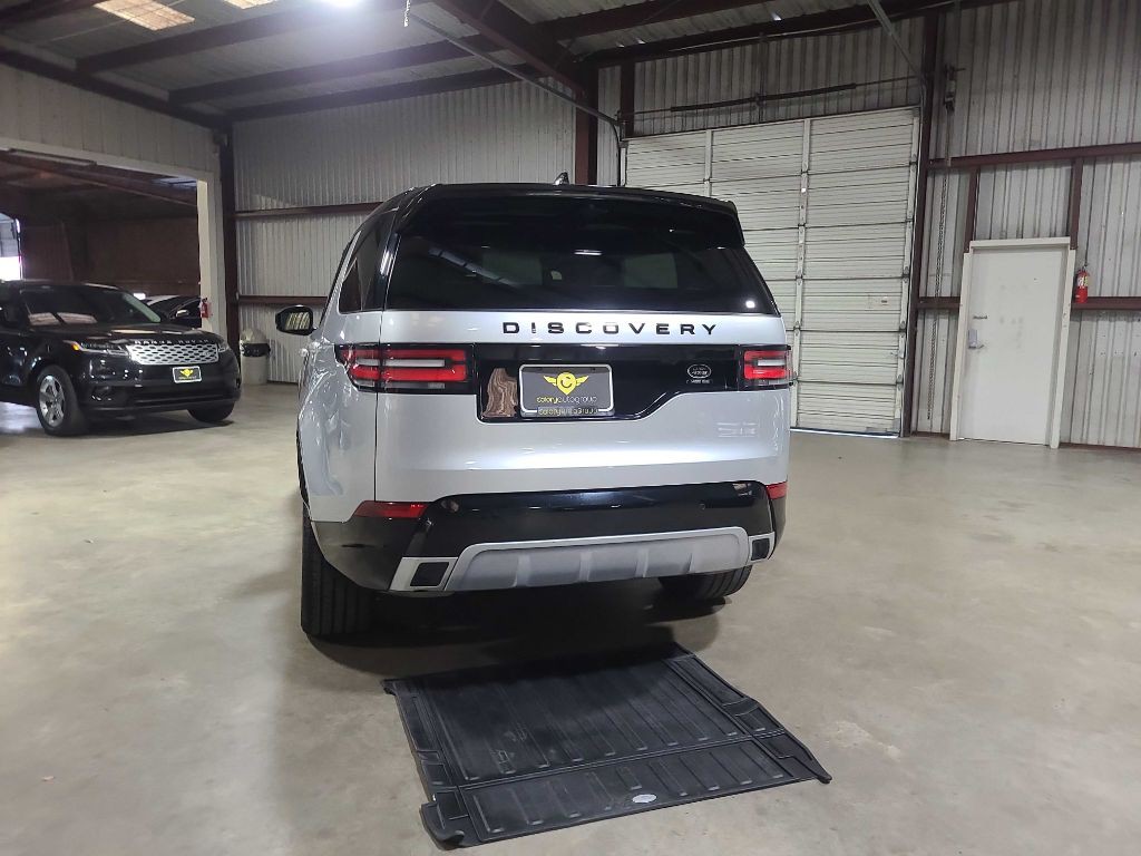 2020 Land Rover Discovery Image 11