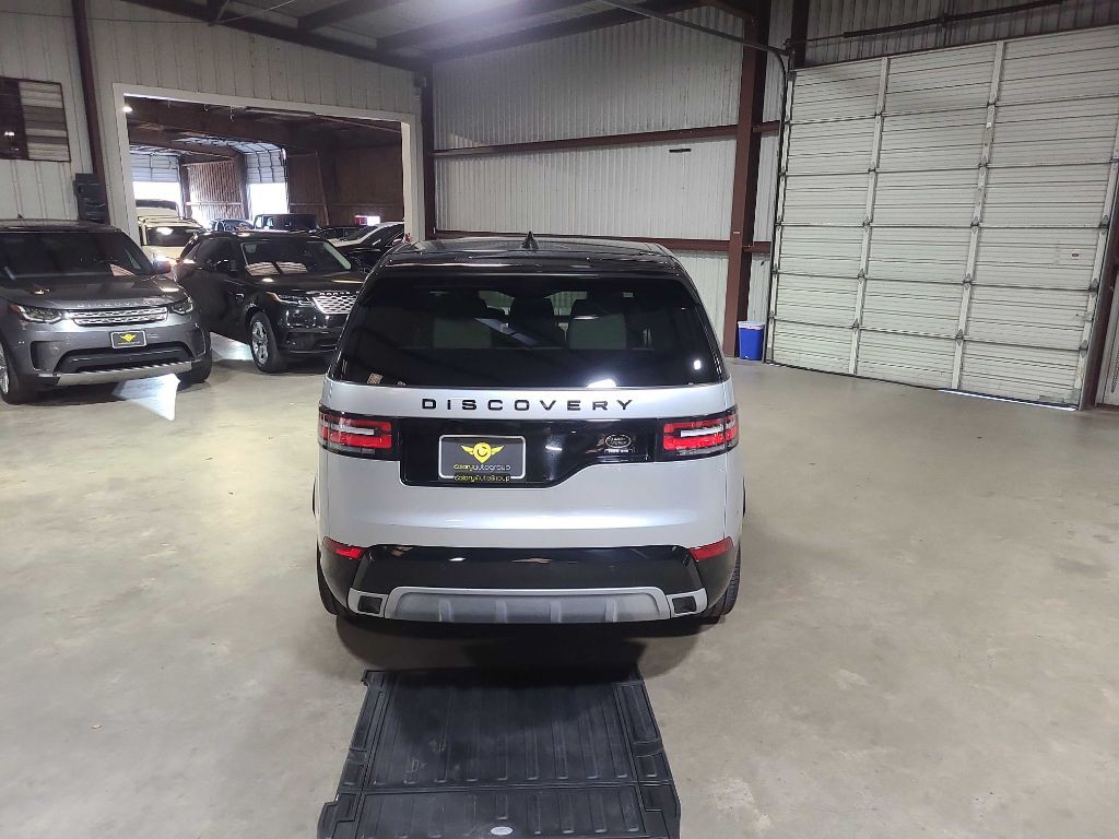 2020 Land Rover Discovery Image 21