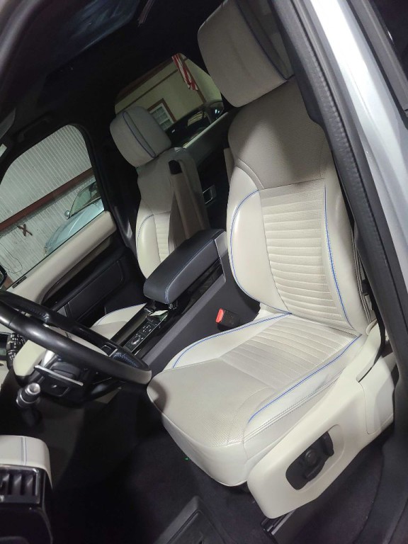 2020 Land Rover Discovery Image 26