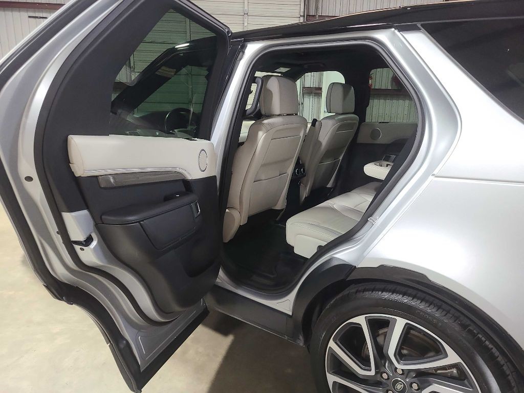 2020 Land Rover Discovery Image 27