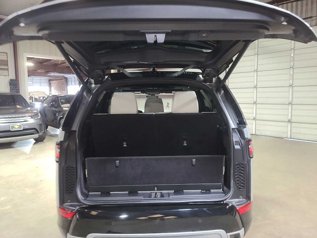 2020 Land Rover Discovery Image 31
