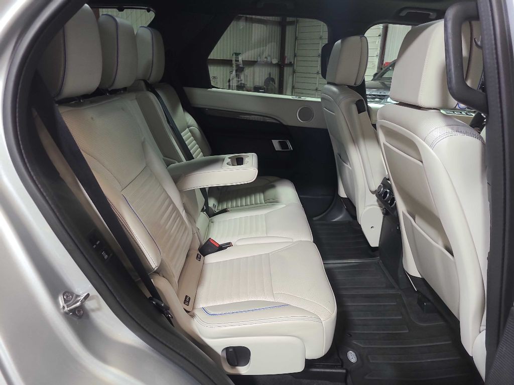2020 Land Rover Discovery Image 34